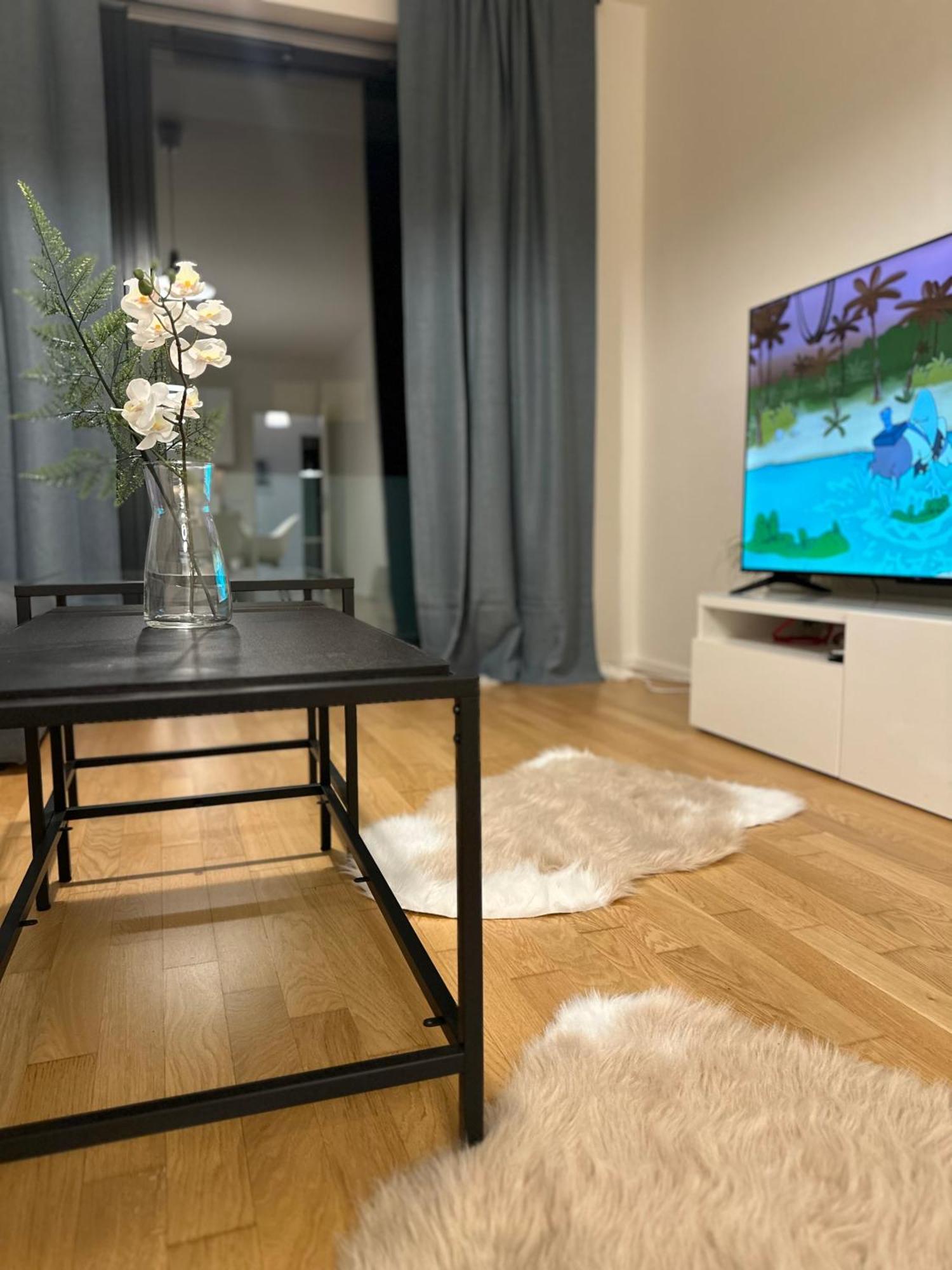 4 Room, 2 Bath, Parking * Praag