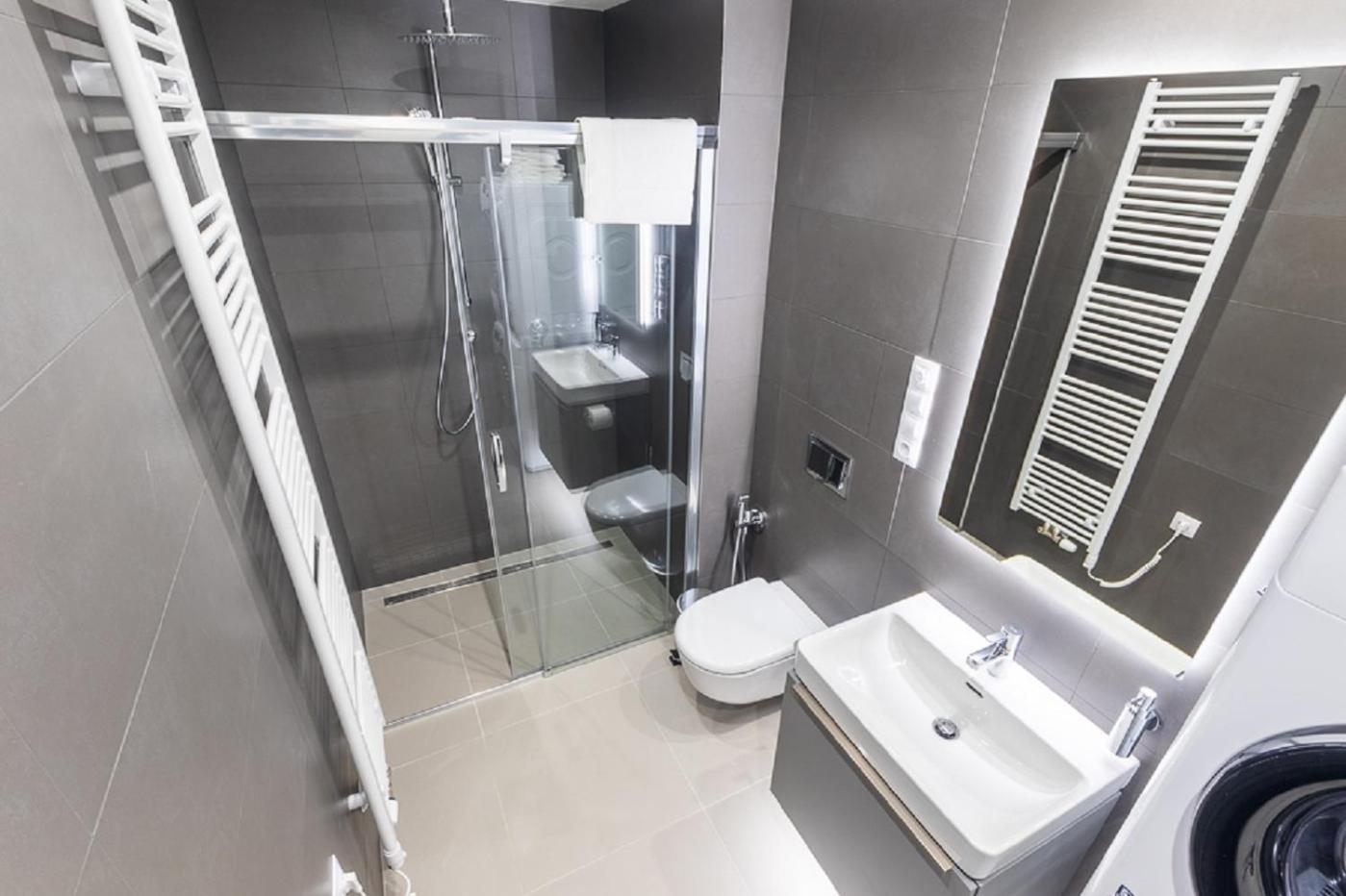 4 Room, 2 Bath, Parking Apartamento Praga