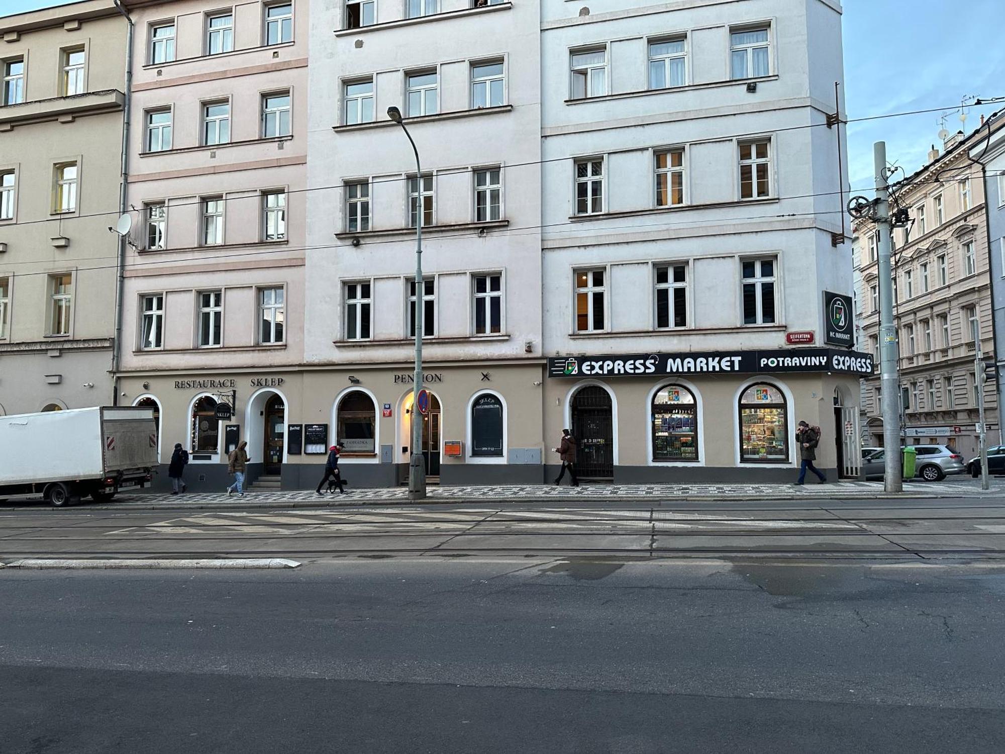 Apartamento 4 Room, 2 Bath, Parking Praga
